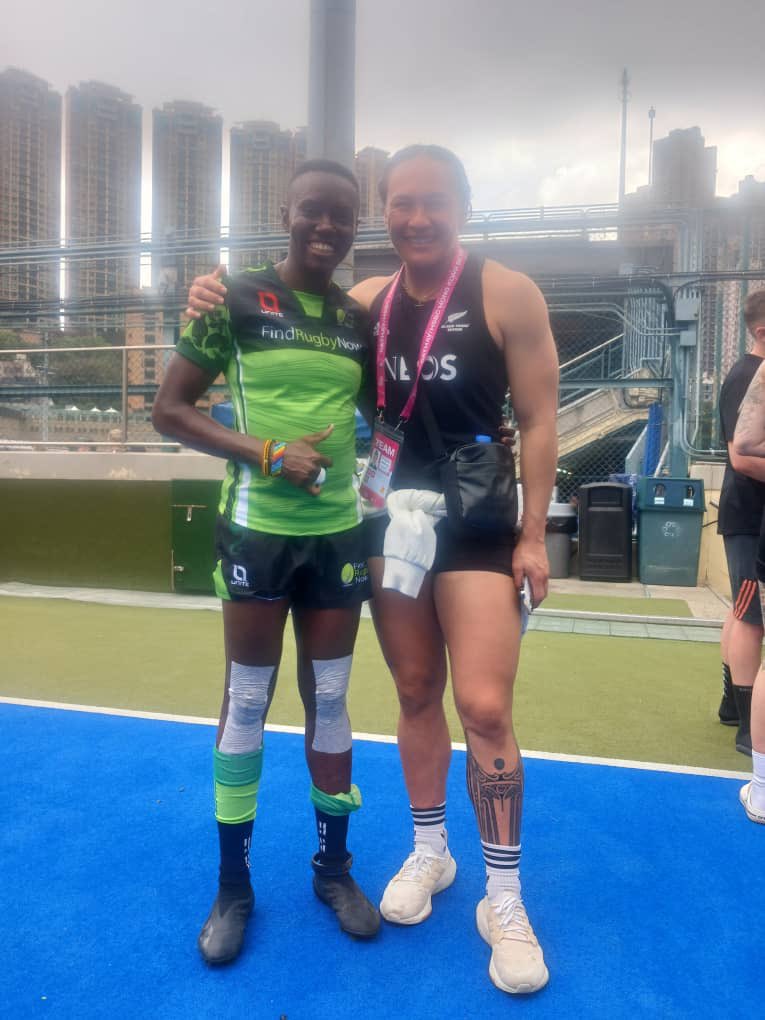 Met the legend and favorite player Portia Woodman. Only positive vibes and feedback after watching our quarter final.
#FindRugbyNow 
#HKFC10s #ItsON 
#WorldsBest10s