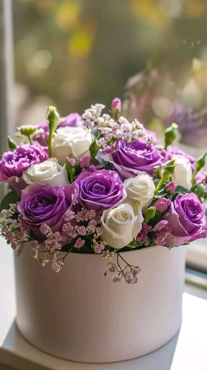 💜💛...
    Моя ДУША!!!
Открытые ладони...
   И нежность пальцев, словно лепестки цветов...
Она на многое, на многое готова...
   Ведь Её движет вечная ЛЮБОВЬ!!!
    💜💛▪️💛💜▪️💜💛▪️💛💜▪️💜💛