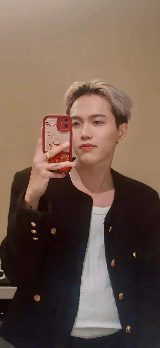hostin6868's tweet photo. Mãi mãi tuổi 18 🥹 https://t.co/F5L7tQ5ZhA