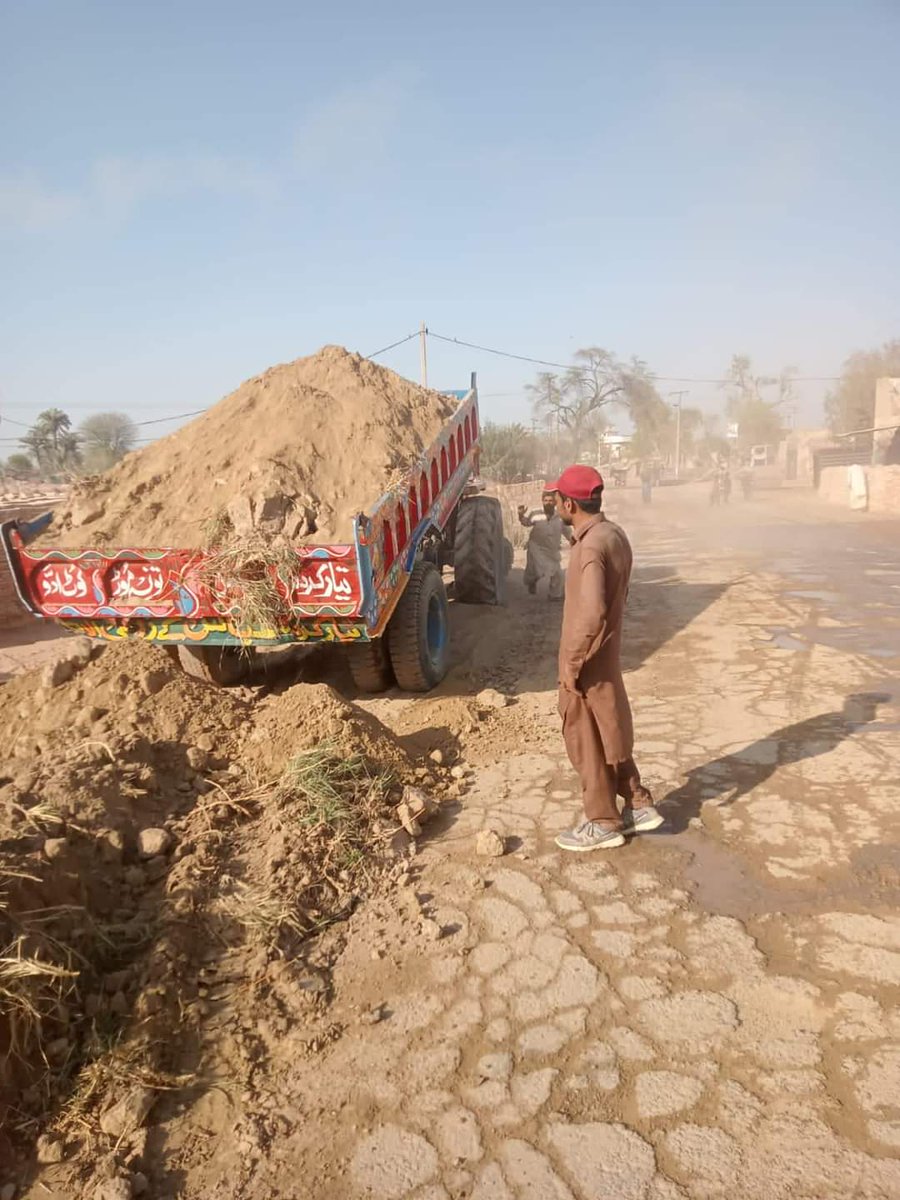 gratitudeIK's tweet photo. This is how they constract a new road. 
Road on a Road 
Location AHMAD PUR EAST 
LINK ROAD TO JHANGRA INTERCHANGE.
@MaryamNSharif https://t.co/kmY6XptSOU