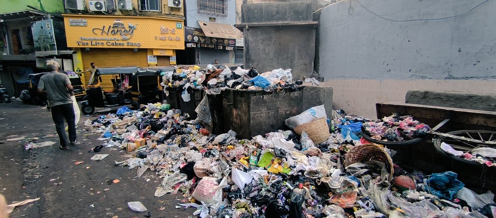 SaeemShaikh05's tweet photo. After so many letters of reconstruction @mybmcWardKE had done it was successful but it's a shame to say that the Peoples are suffering due to poor planning and mismanagement of funds. @CMOMaharashtra
@mybmc  @mieknathshinde @AmolGKirtikar  #MaharashtraPolitics https://t.co/eTbm0OiHF1