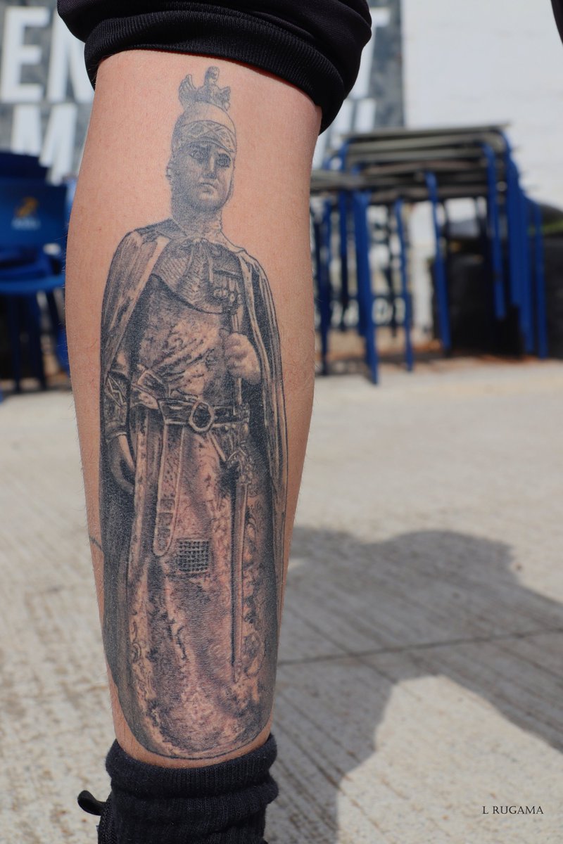 lluisrugama's tweet photo. ROBAFAVES A LA PELL!
Dori A. Sanchez
#ruguifoto #quenopatilamaquina #tattoo #robafaves #familiarobafaves #futbolfemeni #lessantes #Mataró https://t.co/sDoLoYNuK9