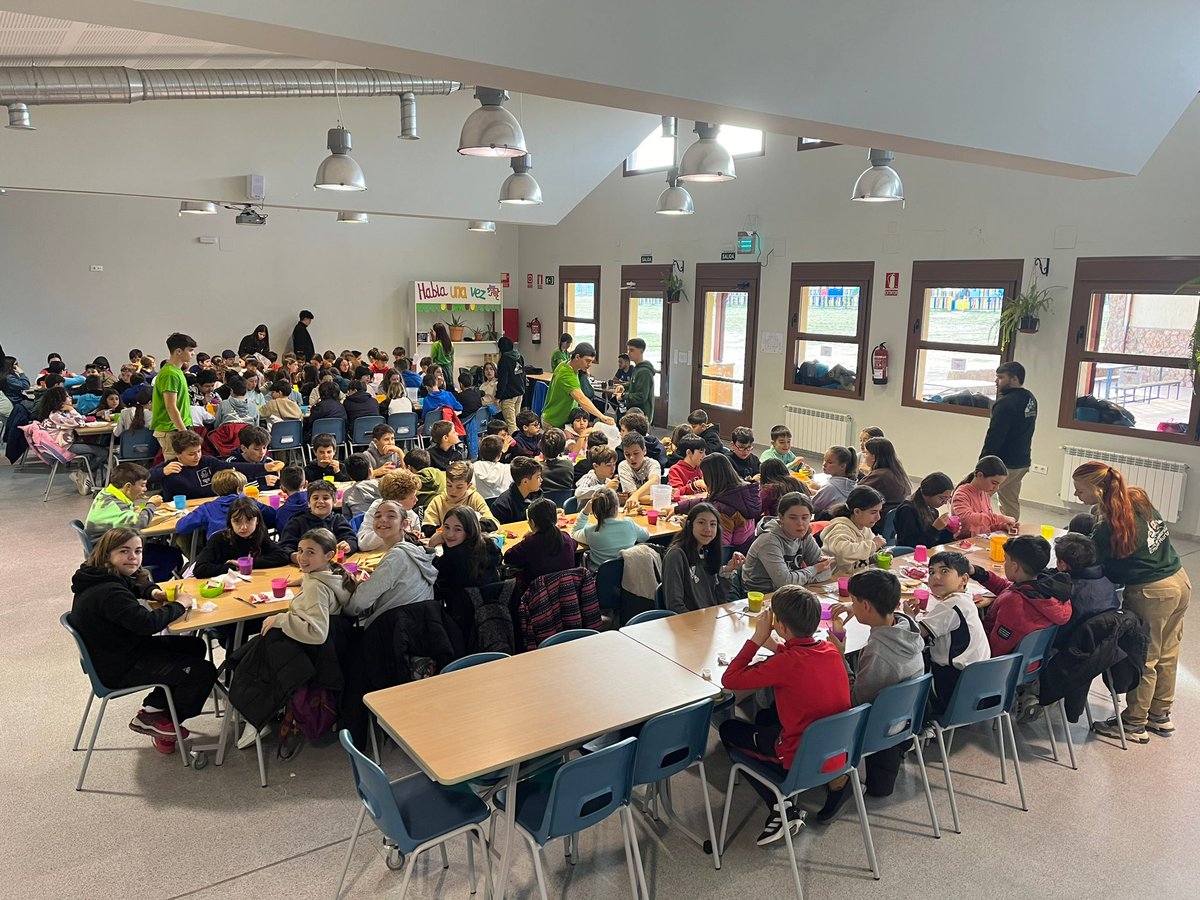 ¡Un comienzo perfecto para el día! ☀️

Los alumnos disfrutando de un desayuno en el Aula de la Naturaleza, conectándose con el entorno y preparándose para una jornada llena de aprendizaje y descubrimientos 🌳🥐 

#ConexiónNatural #AprendizajeExperiencial #BuenosDías