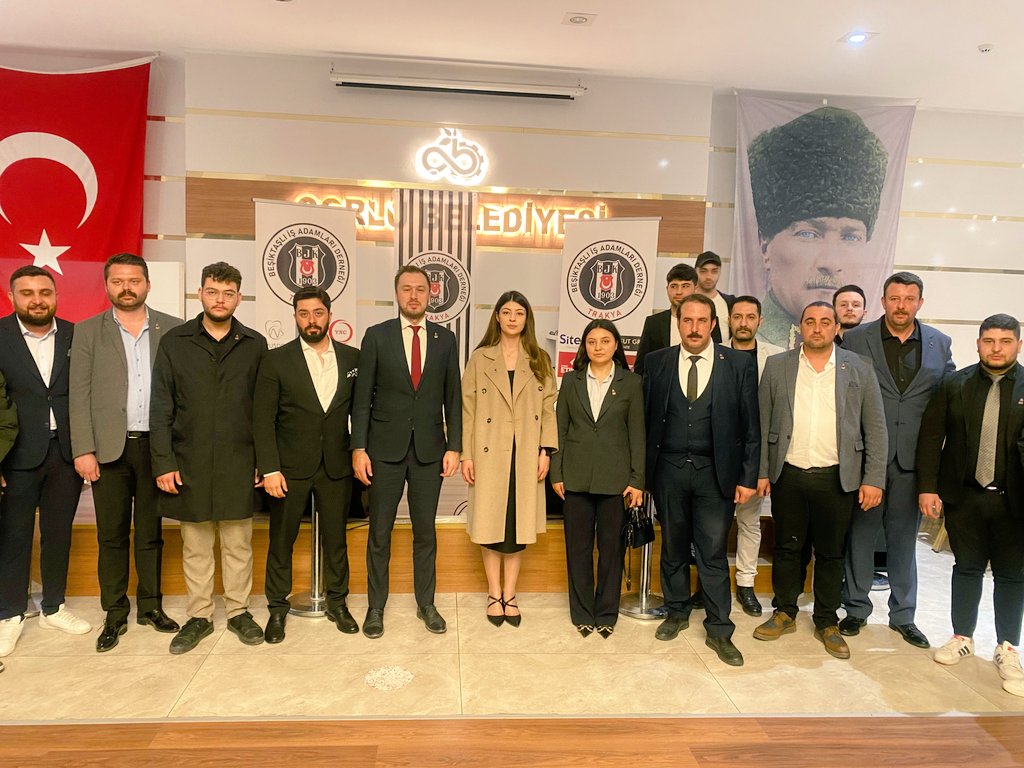 mereglisizafer's tweet photo. Zafer Partisi Tekirdağ Teşkilatı olarak Trakya Beşiktaşlı İş Adamları Derneği'nin düzenlediği iftar davetine katıldık. Nazik davetleri için teşekkür ederiz. @umitozdag @zaferpartisi https://t.co/4PBl3e4eT7