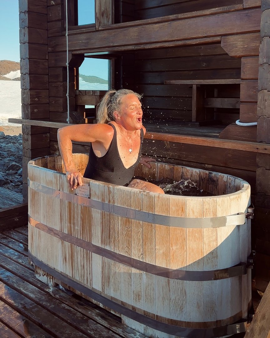You’ve already done something that some may call “extreme”, by visiting Antarctica. Take it one step further and experience an ice bath in an unbeatable location before defrosting in our custom-built sauna. ❄️🧖‍♀️

Visit Oasis and try it for yourself!