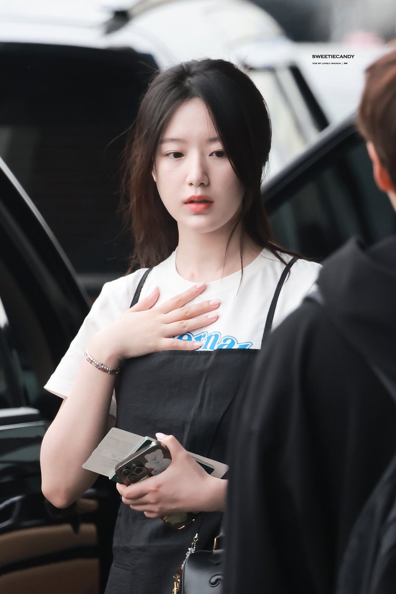 SweetieCandy106's tweet photo. 240404 | GMP✈️

🥳

#아이들 #여자아이들 #GIDLE #슈화 #SHUHUA #舒華 #叶舒华 https://t.co/o1884bkDNr