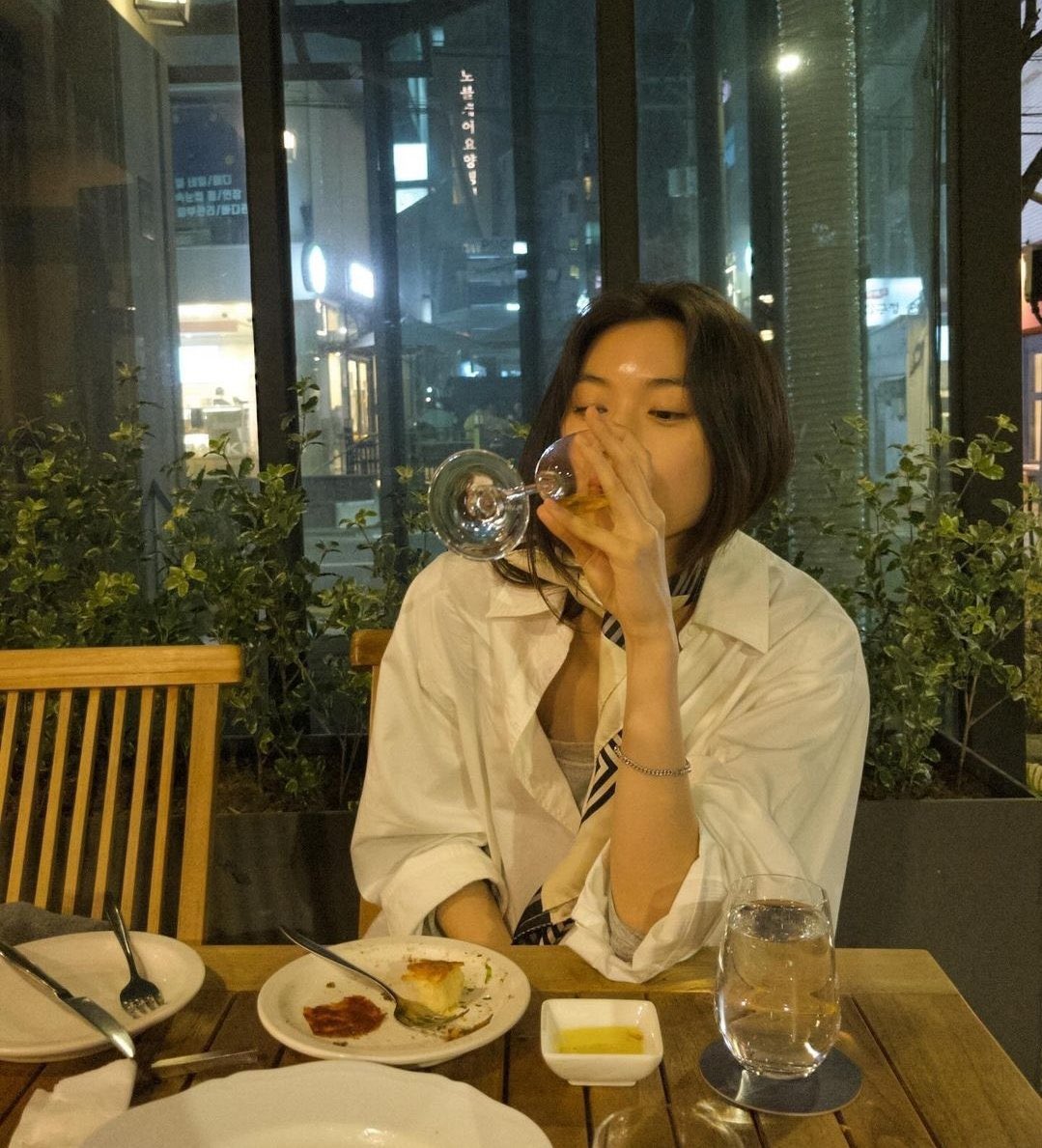 @mondaysmourning’s chloe looks elegant in recently shared photos!