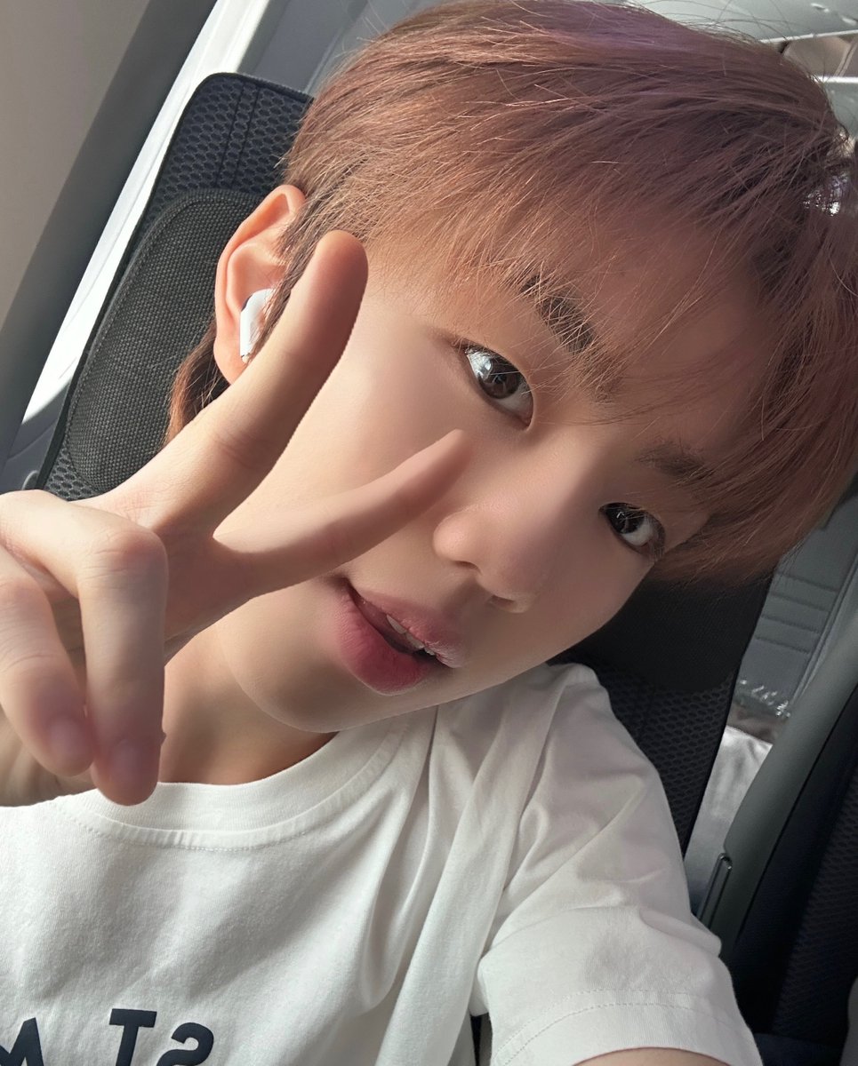 zzihww's tweet photo. 지후 학생 아기 코코볼이 됐네 https://t.co/6sUO7DH63N