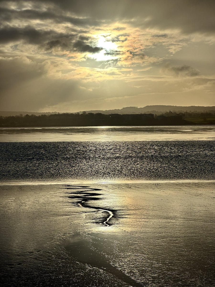 River Exe Estuary sky this morning @Exeter_Hour @weatherchannel @Exeter_Weather @BBCSpotlight @Exeestuary @ExeterCanal #sky #sunrise #exeter #devon #exminster