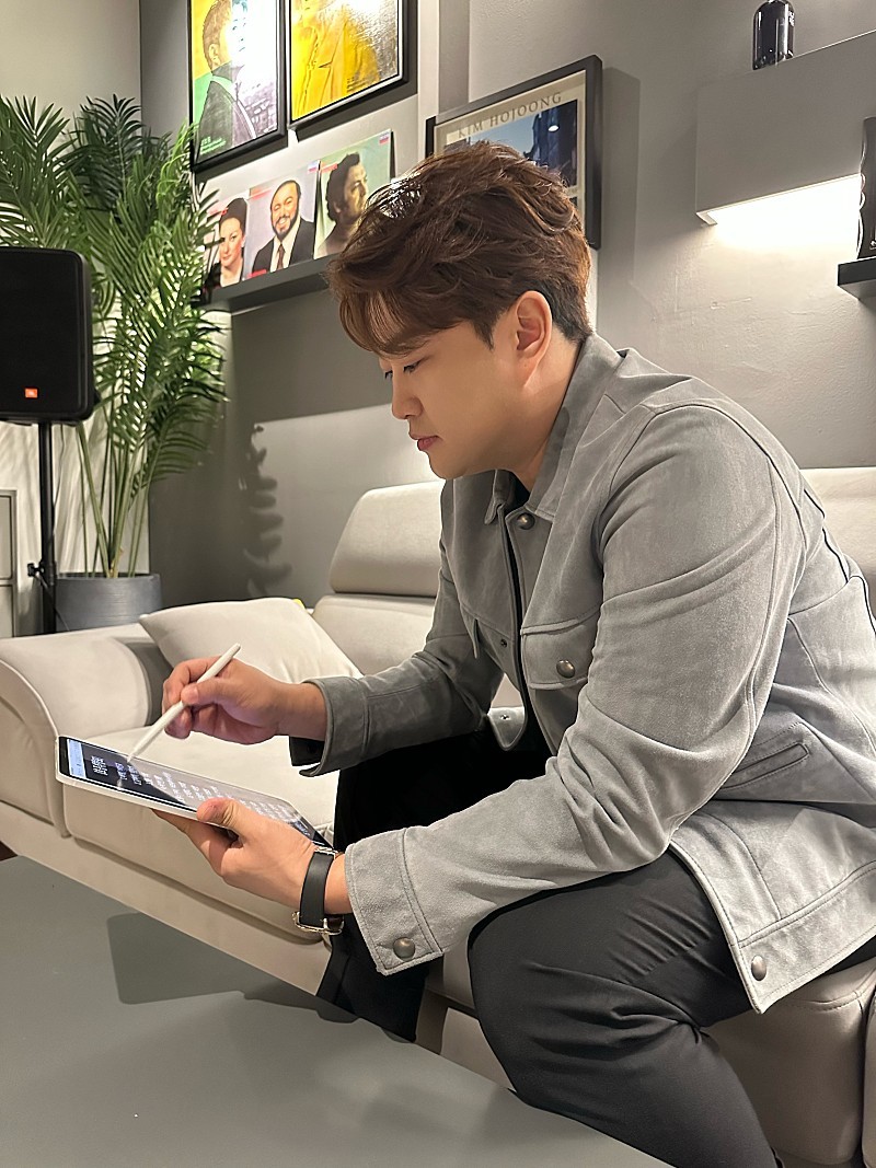 슈퍼스타 김호중 세계로 뻗어 나가자
세상(A LIFE)
#김호중_정규2집_ALIFE_세상
김호중새앨범
#봄날에_찾아온_김호중세상