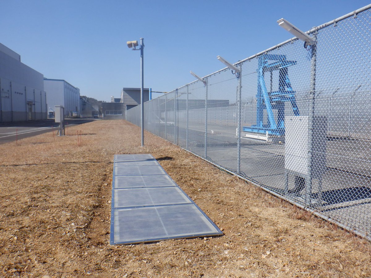 mirai_PR's tweet photo. 【お知らせ】
MIRAI-LABOはJR東海とカーボンニュートラル実現に向けた「太陽光路面発電装置と中古EVの廃バッテリーを組み合わせた自立給電システ厶」の共同実証試験を開始しましたので、お知らせいたします。

 #太陽光路面発電 
 #太陽光発電 

https://t.co/vc568yxqKr https://t.co/Z7AQxHtgvL