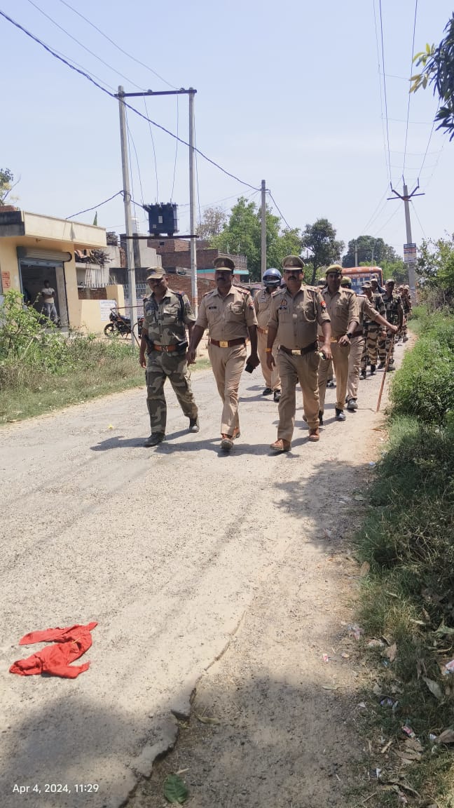santkabirnagpol's tweet photo. पुलिस अधीक्षक @santkabirnagpol के निर्देशन में आगामी लोकसभा चुनाव 2024 के दृष्टिगत थाना बखिरा पुलिस द्वारा अर्धसैनिक बलों के साथ किया गया एरिया डोमिनेशन / फ्लैग मार्च। https://t.co/JQpoB1QGF5