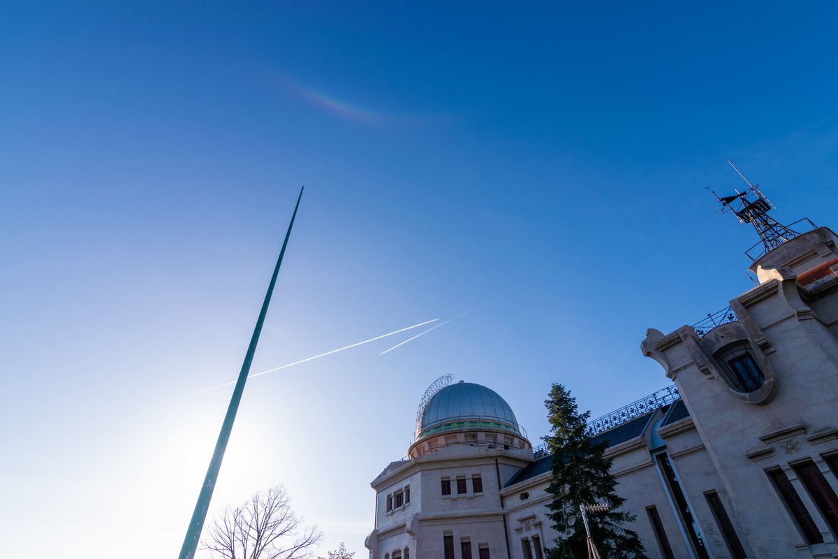 Hoy 09h #arcocircuncenital Meteomoraleja: en ocasiones la atmosfera contiene suficientes cristales de hielo para originar fotometeoros pero insuficientes para generar nube visible. Siempre atentos en #obsFabra @RACABarcelona @AEMET_Cat @meteocat @btveltemps @eltempsTV3 @WMO