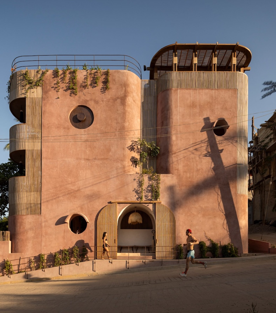 Xique Boutique Hotel à Puerto Escondido au Mexique Visite guidée en images ici : bit.ly/3vDQzzb #architecture #boutique #hotel #pink #chukum #travel #holidays #Mexico