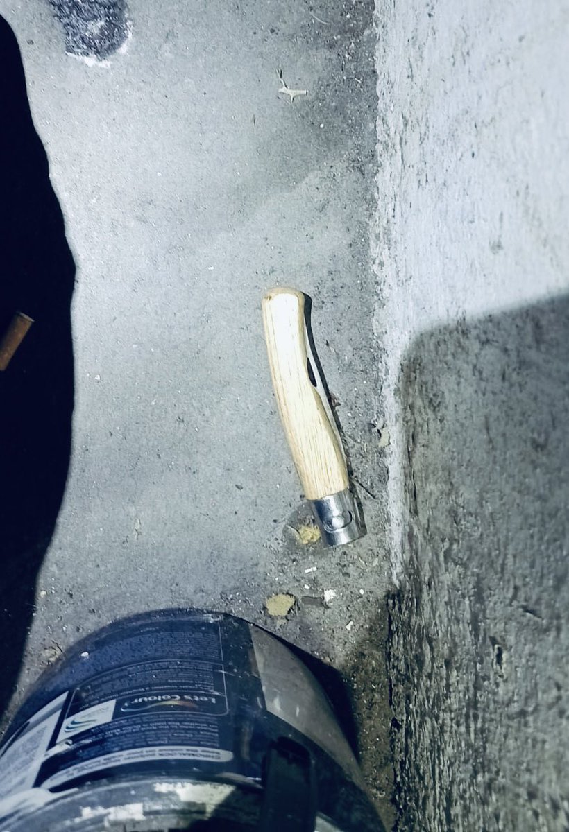 MPSHarlesden's tweet image. #HarlesdenTCT are enforcing the #ClosureOrder at Novo Sabor, Station Rd, forcing entry after reports people were inside. Suspects fled on rooftops &amp;amp; several items were discarded &amp;amp; seized by police. Enquiries are ongoing. #Harlesden