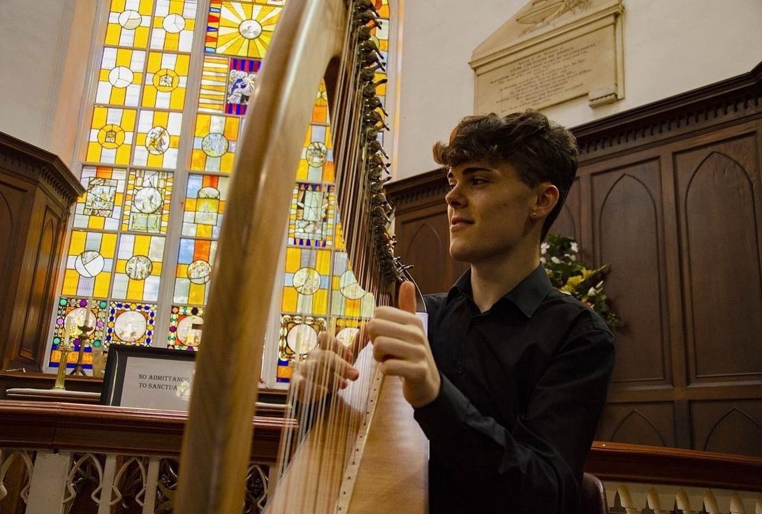 Composer, multi-instrumentalist and UCC student Donnchadh Mac Aodha to premiere new traditional music suite at Consairtín 2024 journalofmusic.com/news/consairti… @journalofmusic @MusicUCC @Quercus_UCC