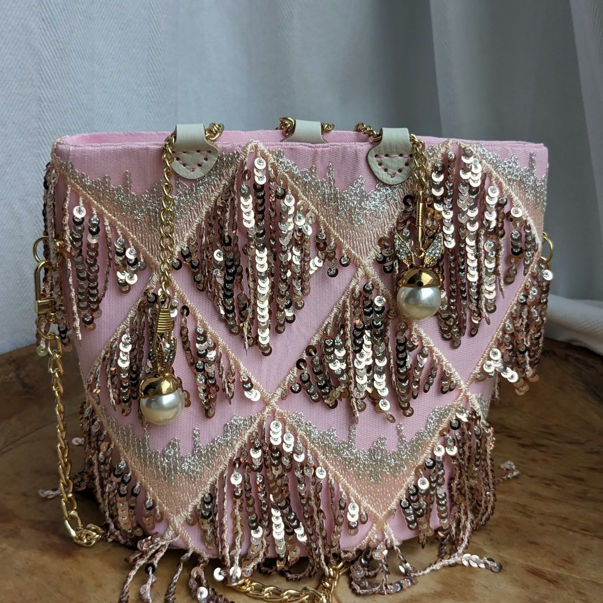 lu_honghong's tweet photo. I made some bags this week.
#handmade 
#tas
#partybag
#phonebag
#cat https://t.co/C9dKNgZIch
