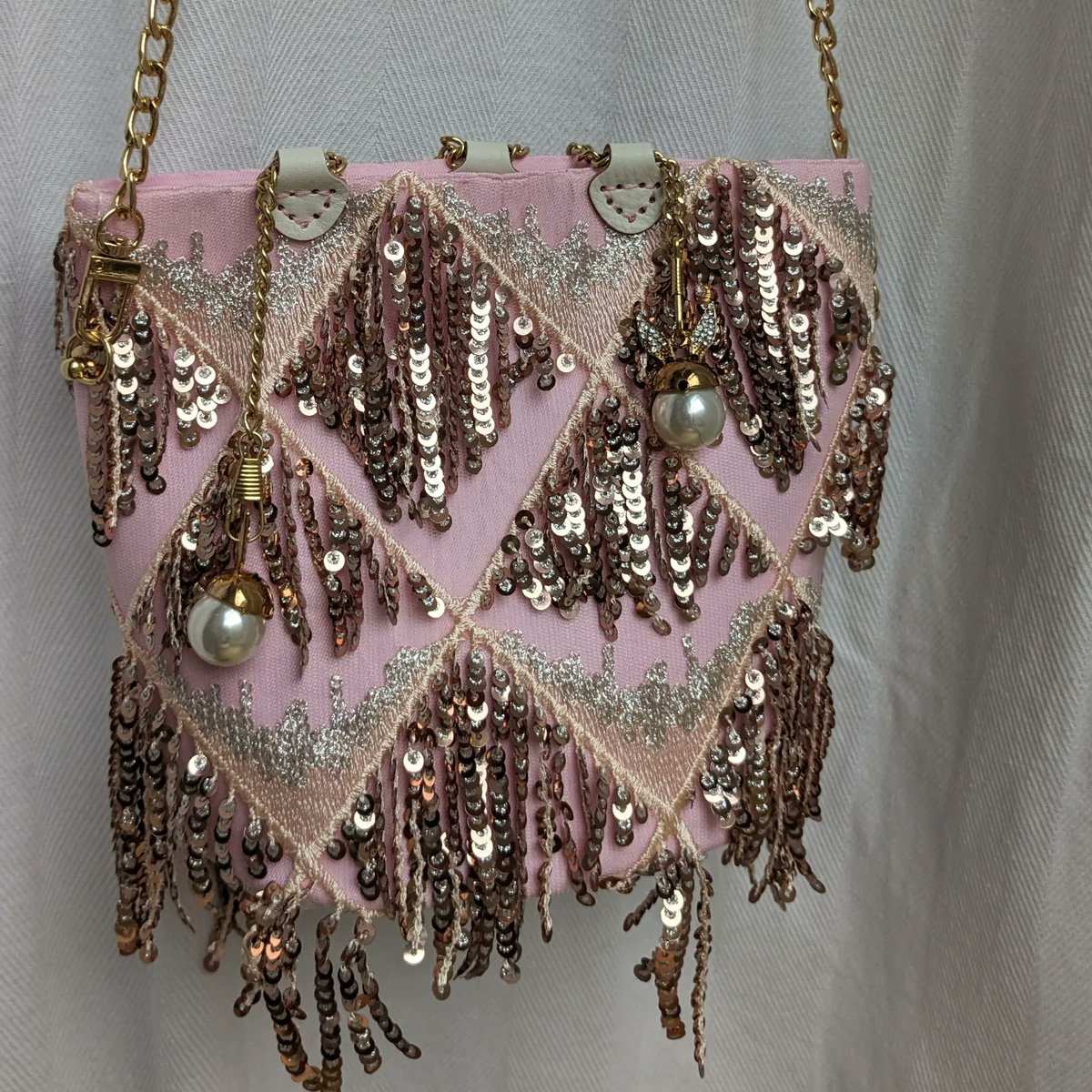 lu_honghong's tweet photo. I made some bags this week.
#handmade 
#tas
#partybag
#phonebag
#cat https://t.co/C9dKNgZIch