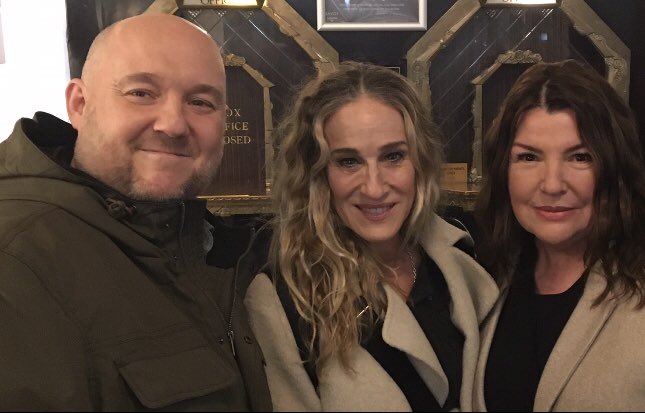 Rob__Friar's tweet photo. Great night at @SavoyTheatreLdn watching #PlazaSuite with @MrMBroderick and @SJP
Very funny show, times running out but get tickets if you can.
We were lucky enough to meet #SarahJessicaParker too ❤️ https://t.co/aO0yDM4Tt1