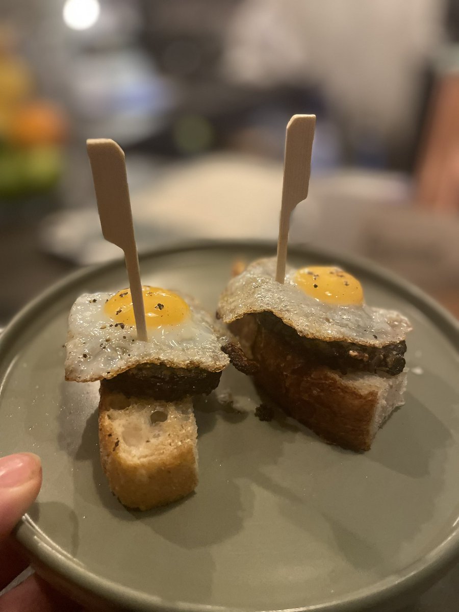 Crispy Morcilla &amp; Quails Egg ..
A truly delicious bar snack !
#manchesterwinebar #manchestertapas #pinchosmanchester #manchesterfoodies