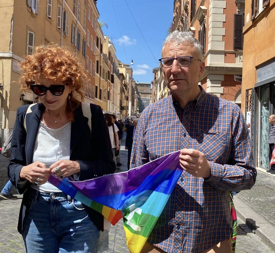 #4aprile Oggi una grande artista e una donna eccezionale come #70anni, un bellissimo traguardo. C’è ancora tanta strada da fare. Insieme, sul cammino della #Pace, dei diritti e della democrazia. Buon compleanno #FiorellaMannoia.