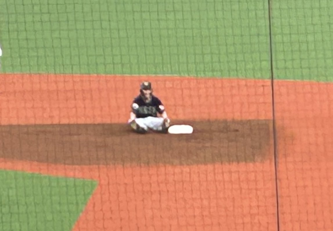 Orix8_8's tweet photo. リクエストした直後座り込んでるのかわいすぎた😹 https://t.co/7Zul377NTp