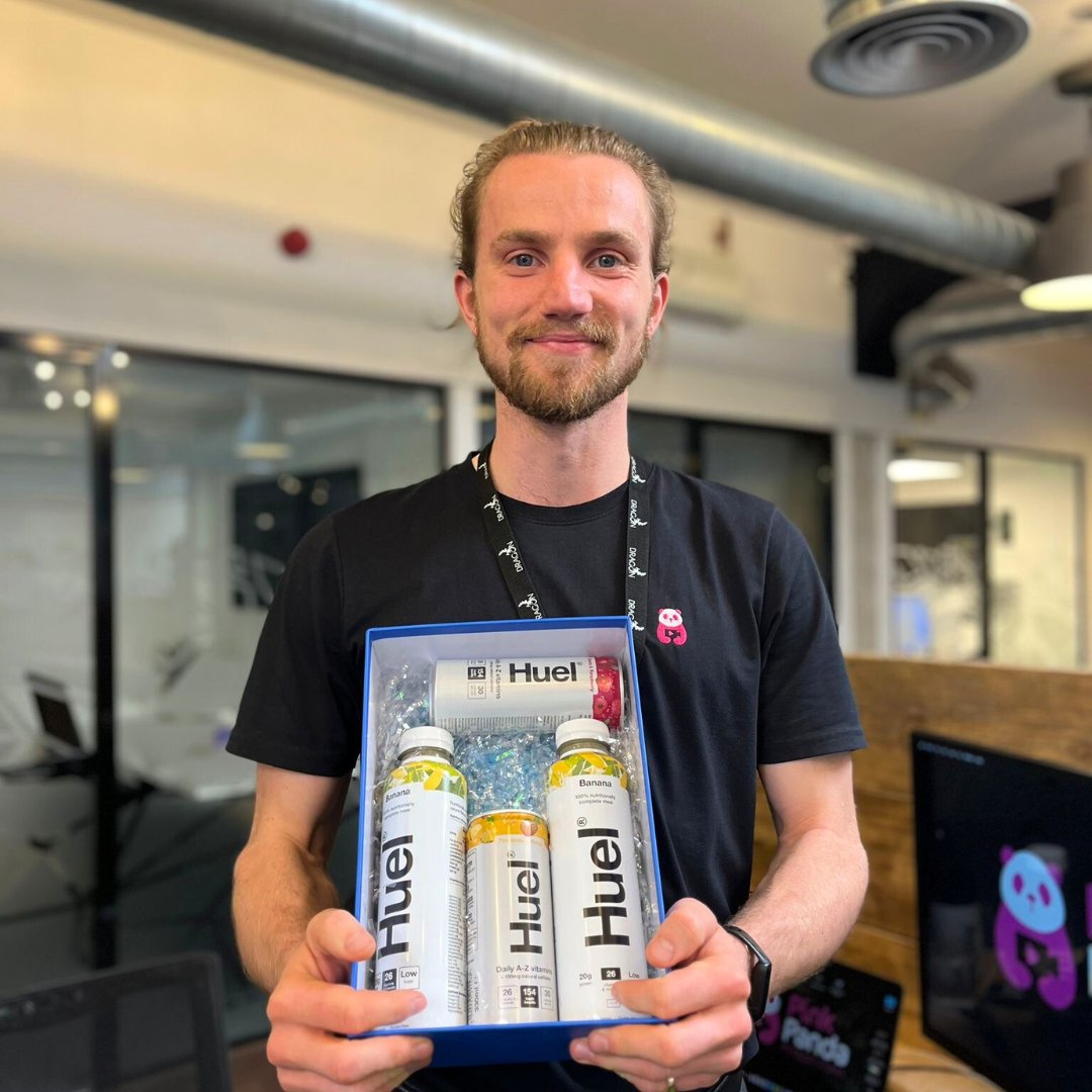 Dragoncoworking's tweet photo. 🙌 Thank you so much to Hayden Bloomfield of @pinkpandaproductions for recommending us to your friend! Enjoy your Huel goody box  ☺️ 🍓 https://t.co/rXf0Y7lGBj