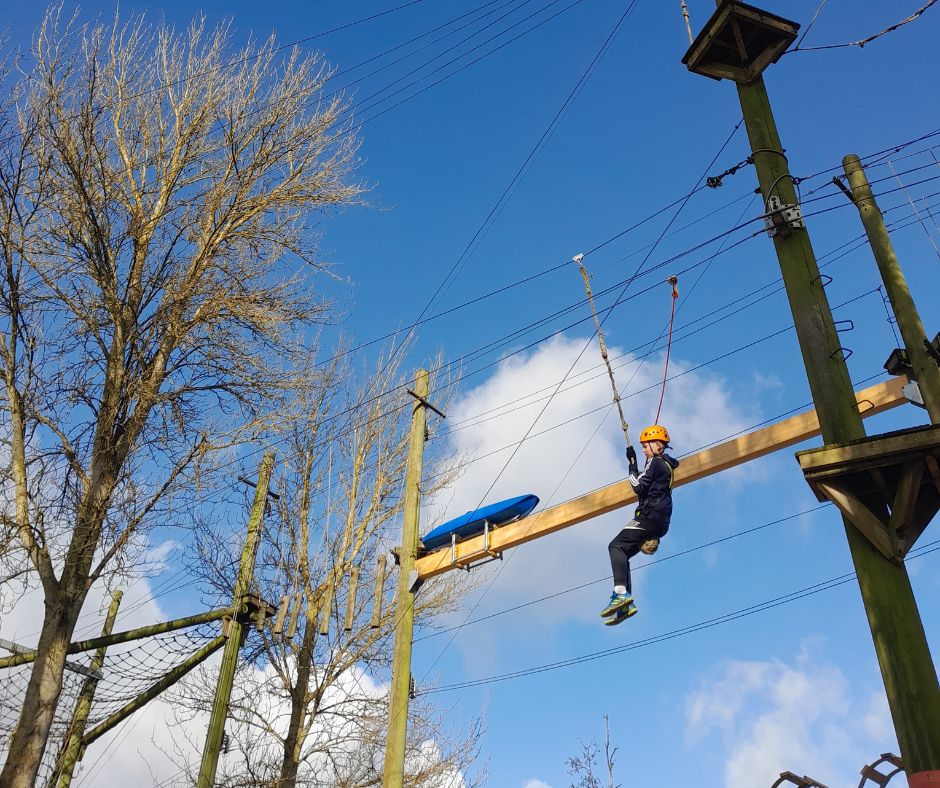 Burn off some steam this school holiday with an adventure at Treetop Extreme 🌳 Climb, swing and jump through a series of obstacles on our high ropes course, completing two zipwires and an exhilarating 13m freefall from the top of the course. Book now 👉 ow.ly/ynAb50R3iCZ