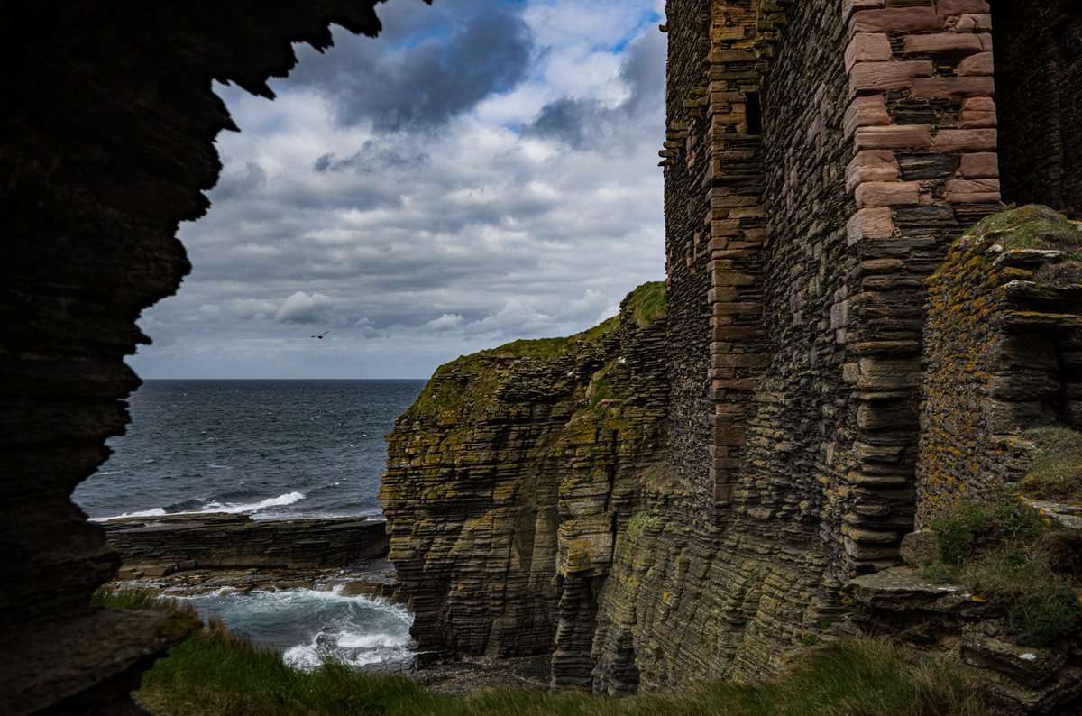 👣⏰Step back in time as you journey along the #NorthCoast500 route. Discover more about the history and heritage of the #NC500 via the link below. 🏰🗿 🔗ow.ly/N6Ex50R7HLk 📍Castle Sinclair Girnigoe