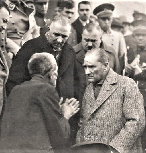 bosunatiklama's tweet photo. Özgür Özel: "Atatürk'ün dinlediği vatandaşın torunu Mehmet Erdem Ural, Tokat Turhal belediye başkanımız oldu." https://t.co/rtrO3jzA1I