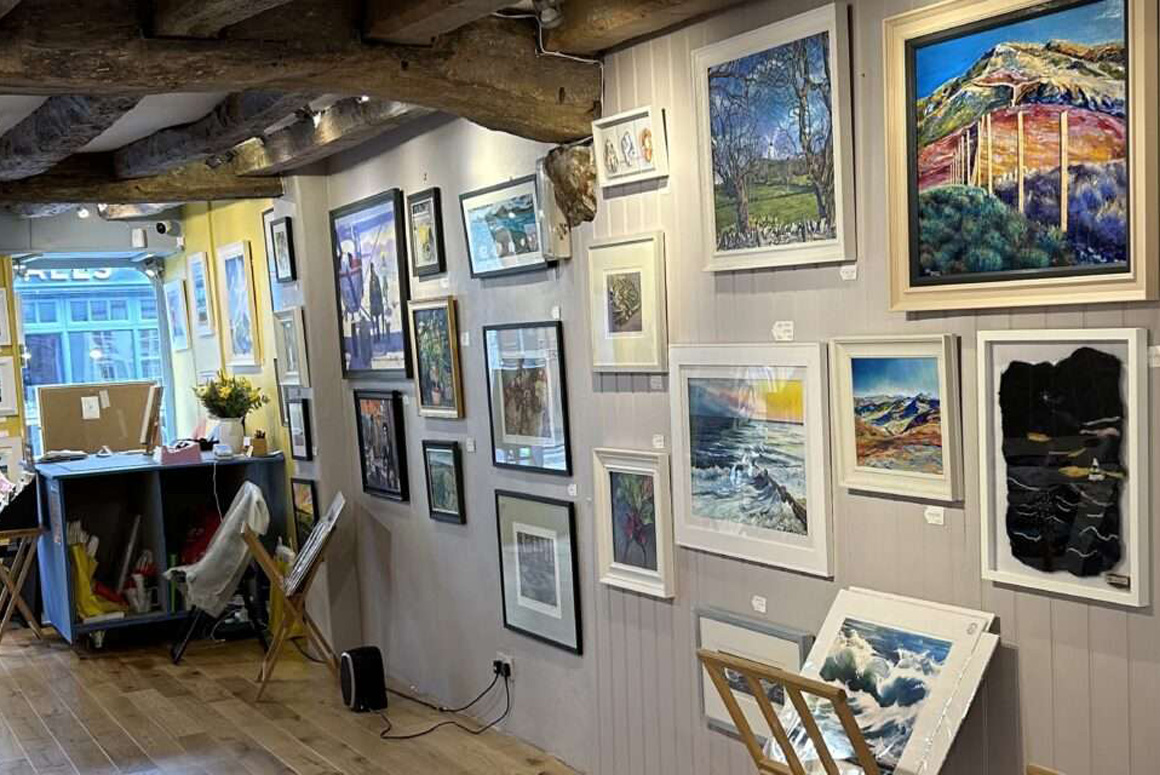 WelshCountry's tweet photo. From Short Story to Real Life…The Opening of Celf Palas
https://t.co/PBlpdjpCdV
#lifefullcolour #artgallery #welshart #welsharts #welshartists #welshpainters #artlovers #artexhibition #artexhibitions #artemporium https://t.co/noQxRk2xAu