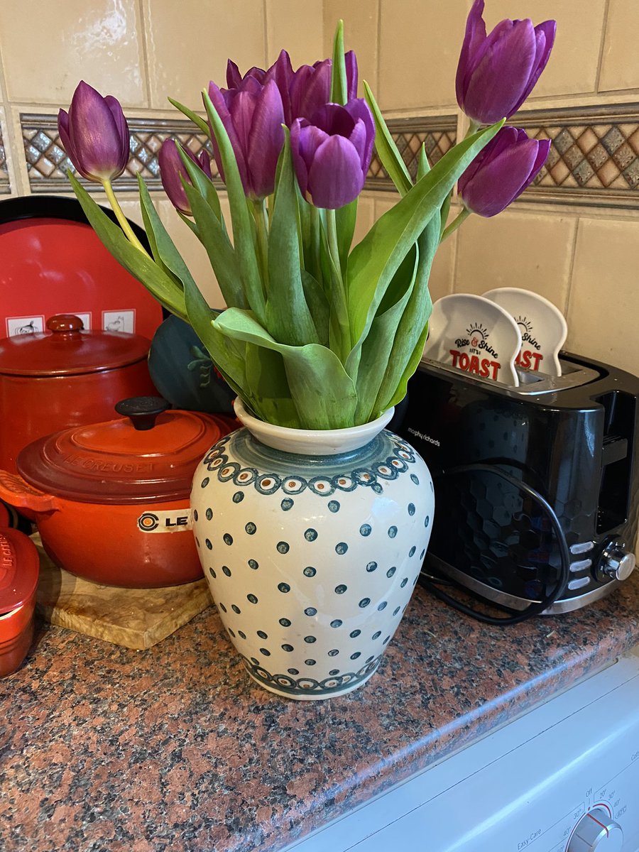 Good morning!
Tulips for Thursday.. with another secondhand vase
What will YOU find today when you visit those friendly little shops full of delightful surprises?
Have a terrific day!
#Oxfam #Hexham #CharityShops #ThriftyThursday