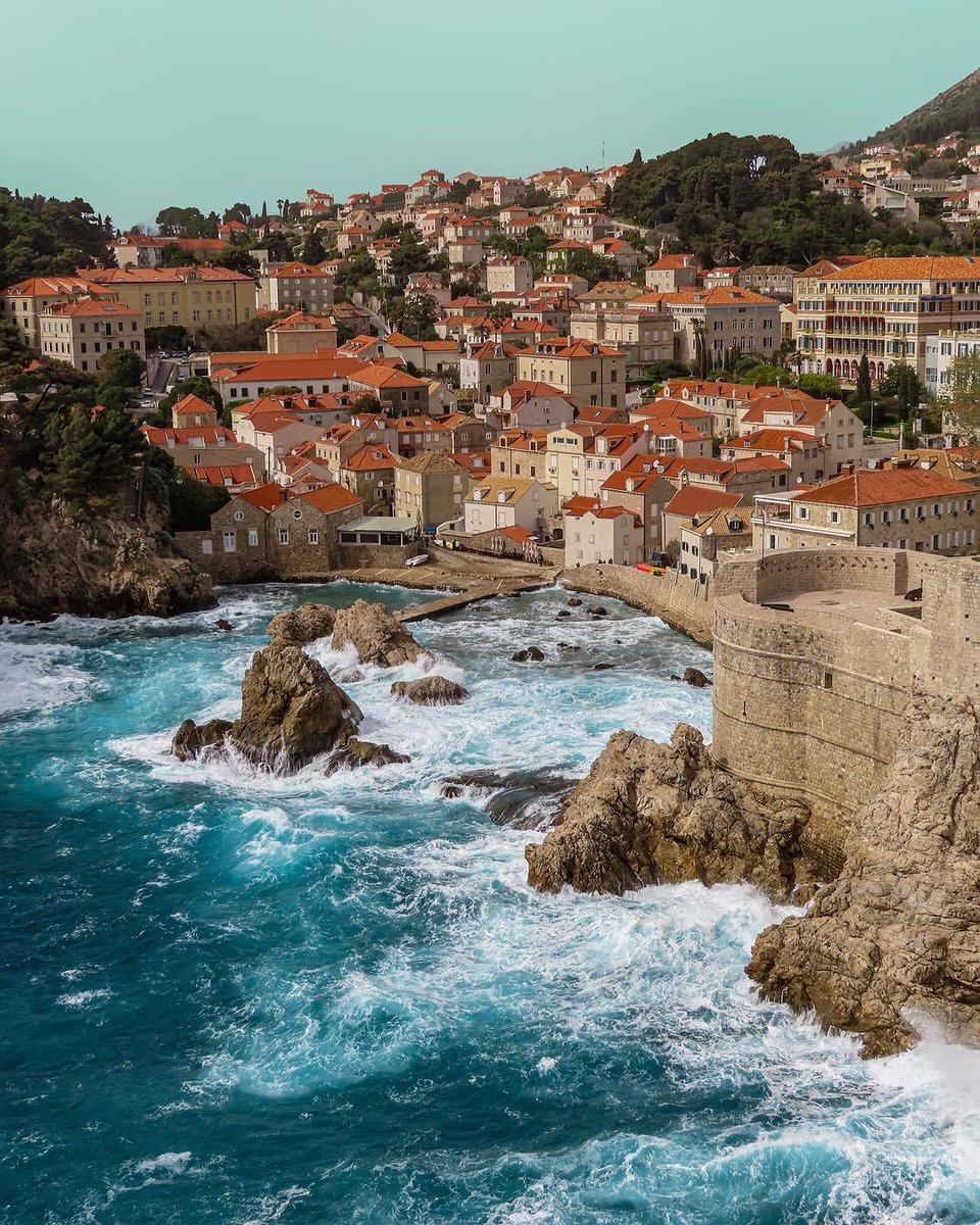 Instagram photo of the week! Beautiful Dubrovnik captured by @romi_miii Follow us on Instagram.com/CroatiaFullOfL… and share your #CroatiaFullOfLife photos and reels!