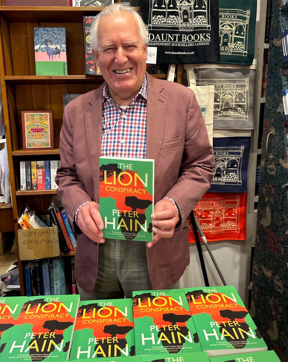 @Dauntbooks Holland Park was buzzing at the launch of @PeterHain   #thelionconspiracy last night.  A fabulous evening - thank you Daunts and thank you Peter for an  enthralling new thriller ! @PGUK_Books @Brownlee_Donald @WFHowes