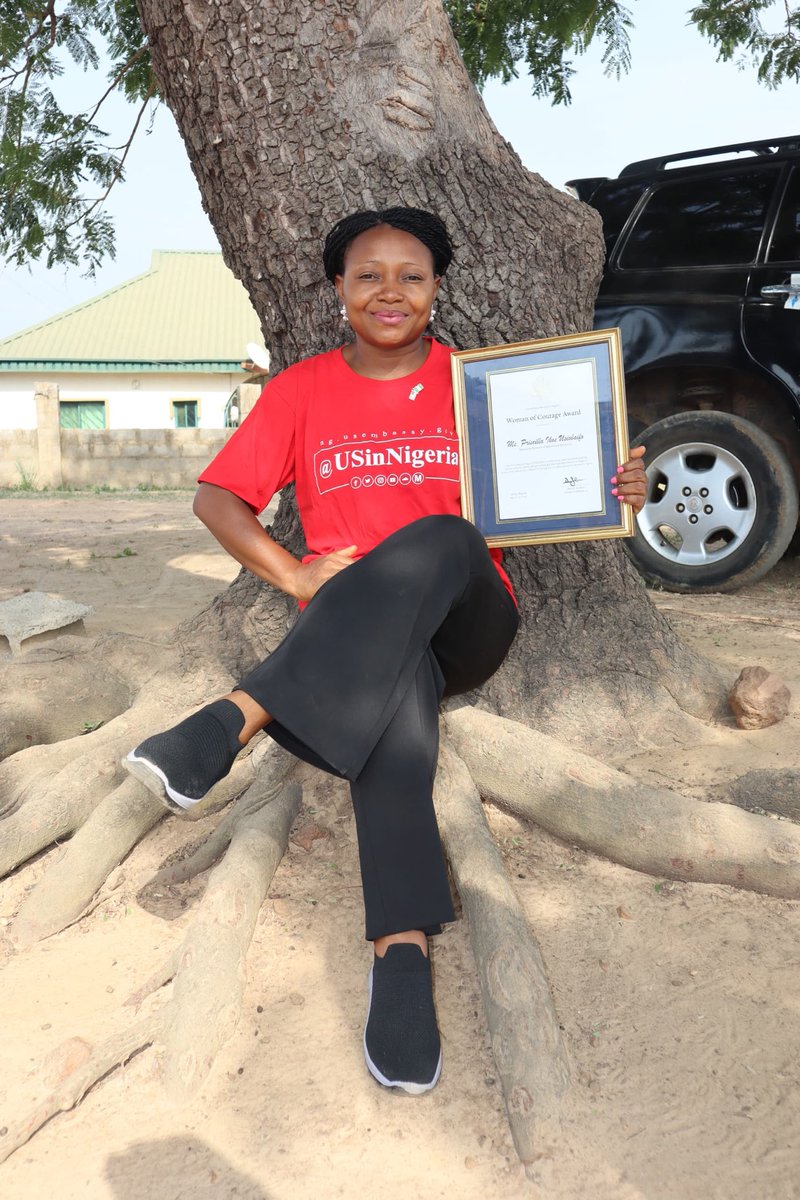 Amina_Salihu's tweet photo. Indeed, dynamite comes in small packages. Congratulations on your award of courage, dear village girl, now international Priscilla!  Welldone @BHInigeria #MakeWePaiViolence 
⁦@FoundationHadis⁩ https://t.co/osZdW7hL39
