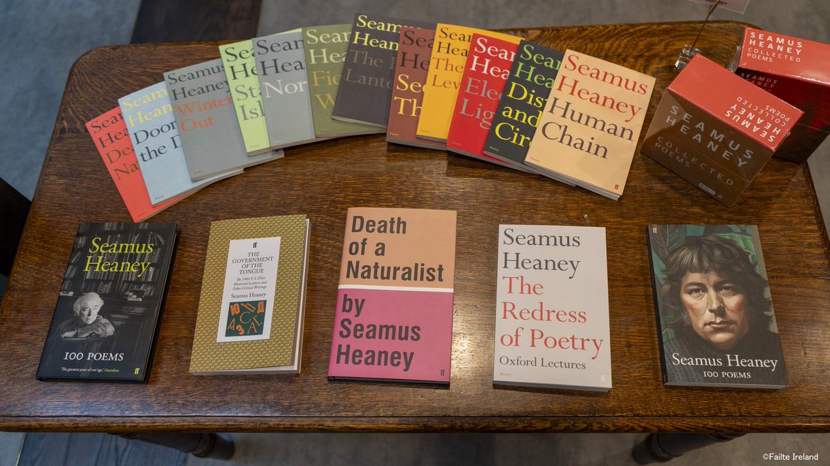 1939年4月13日、アイルランドを代表する詩人シェイマス・ヒーニーが北アイルランドのデリー県で生まれました。アイルランドの現在を生きる過去や神話を文学の位置に高めたことが評価され、彼は1995年にノーベル文学賞を受賞しました。