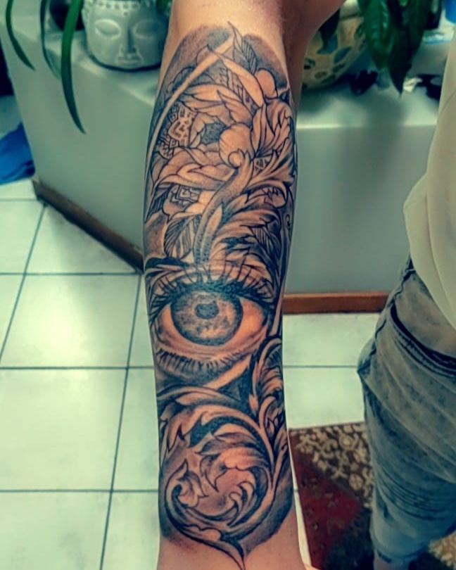 uncle_neloh's tweet photo. At Patricia &amp; Son's Tattoo Parlour, we running a 50% off opening special on big Tattoos, you can also get 2 small tattoos at R500.
We're located in Soweto Pimville Zone 7, next to Konka. Thank you for your support.  DM/WHATSAPP :0817471775 FOR LOCATION. https://t.co/Yhaj7KvOdJ