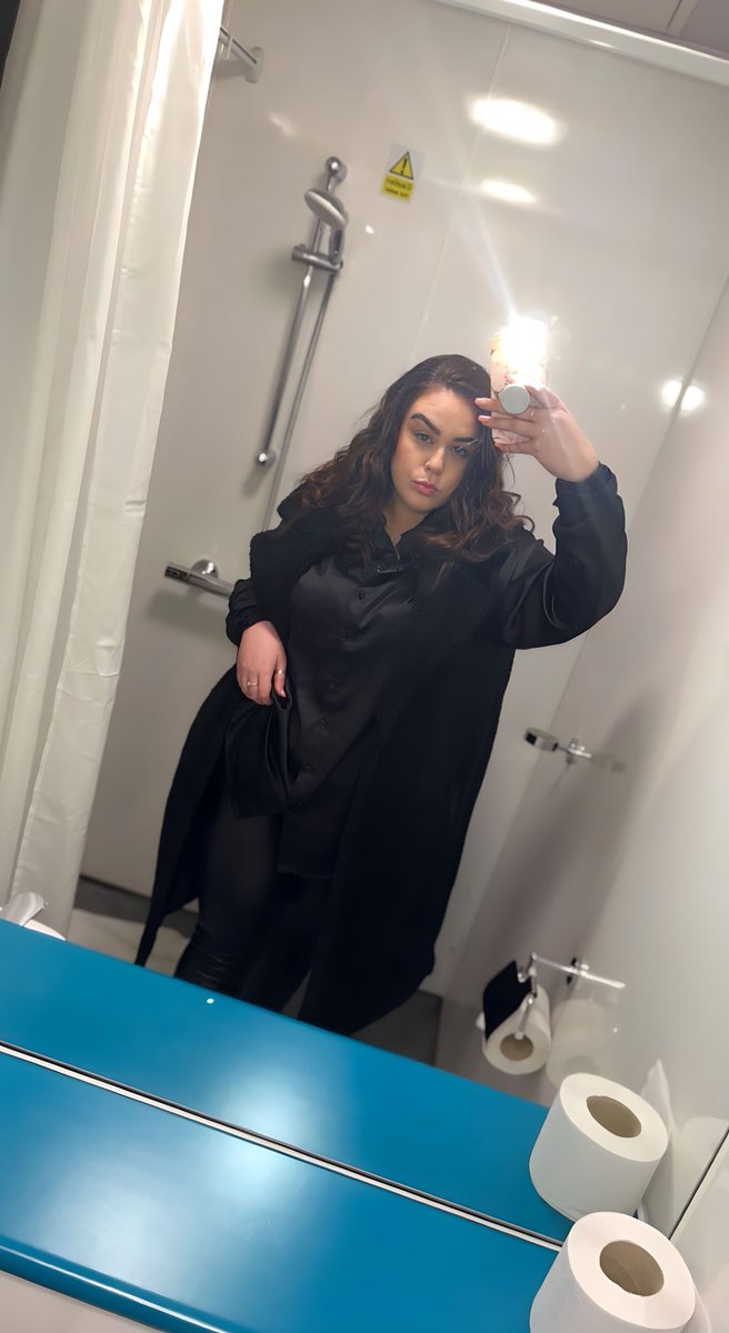 ablissuk's tweet photo. Before and after the date.. would you date me? https://t.co/yZEhp6kot3