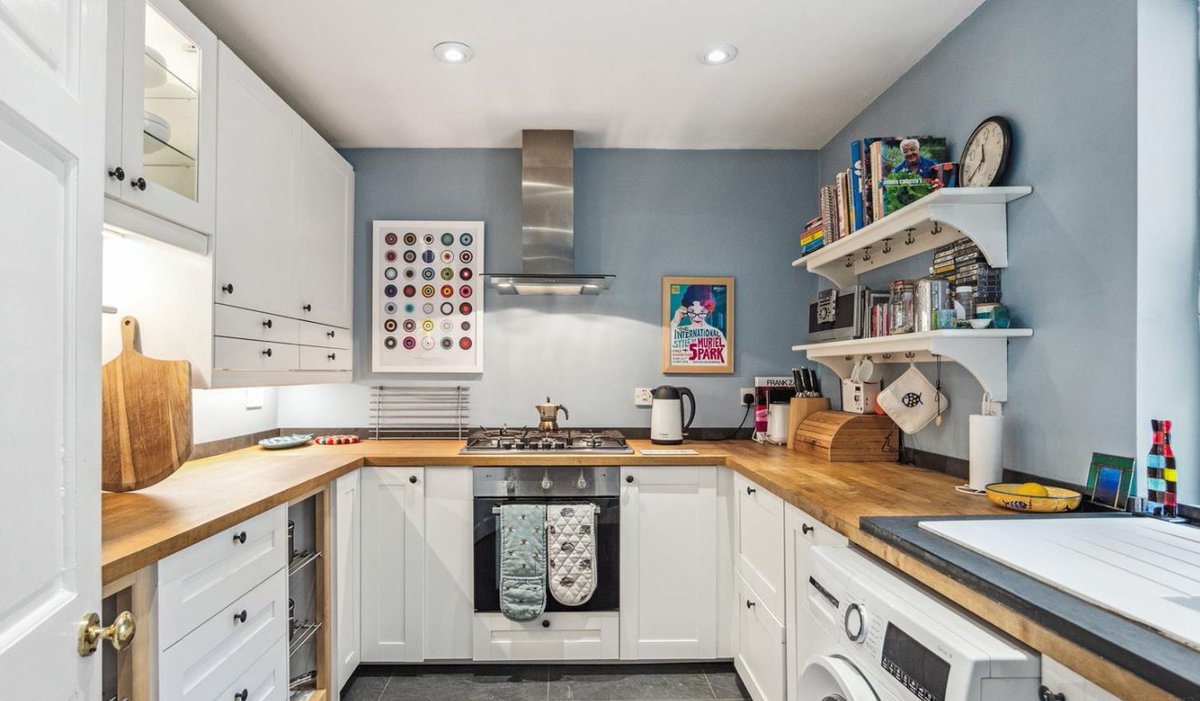 CorumPrope's tweet photo. This charming and quaint mews cottage with driveway parking, a private garden and main door access originally dates from the early 1900’s and enjoys position in the heart of West Pollokshields 📷 https://t.co/JCedq7VmTD