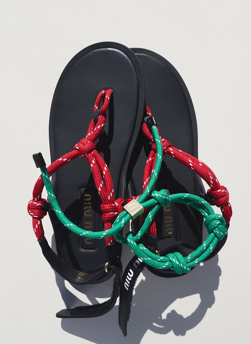 Miu Miu 2024 #미우미우Riviere #미우미우리비에르 #미우미우샌들 레드 (출처 : 스마트스토어 > 원더걸 구매대행 | 네이버 스마트스토어) naver.me/5OcNdudx