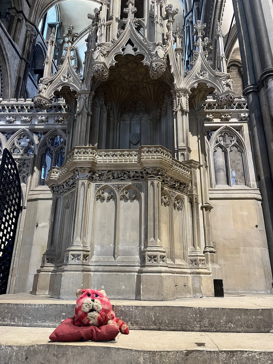 🩷Bagpuss had a great time at @CburyCathedral You might have seen that he’s been out and about celebrating his 50th birthday by visiting some special places... Here he is thinking back to visiting in 1987 to collect his honorary degree from the University of Kent! […]