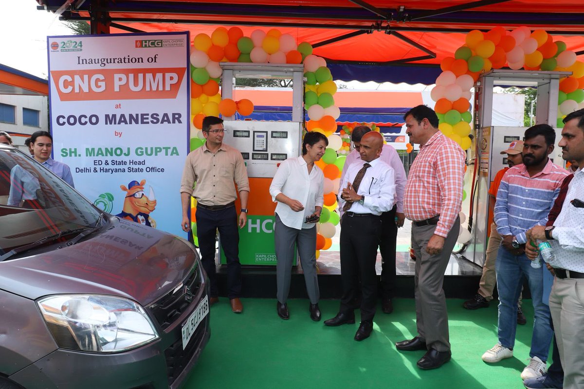 ED&SH,DSO, in collaboration with HCG, introduces the new CNG facility at Indian Oil Swagat COCO Manesar. Aligning with @IndianOilcl's vision, transitioning to CNG fuels promotes a greener & cleaner future by reducing carbon emissions & dependence on traditional fossil fuel.