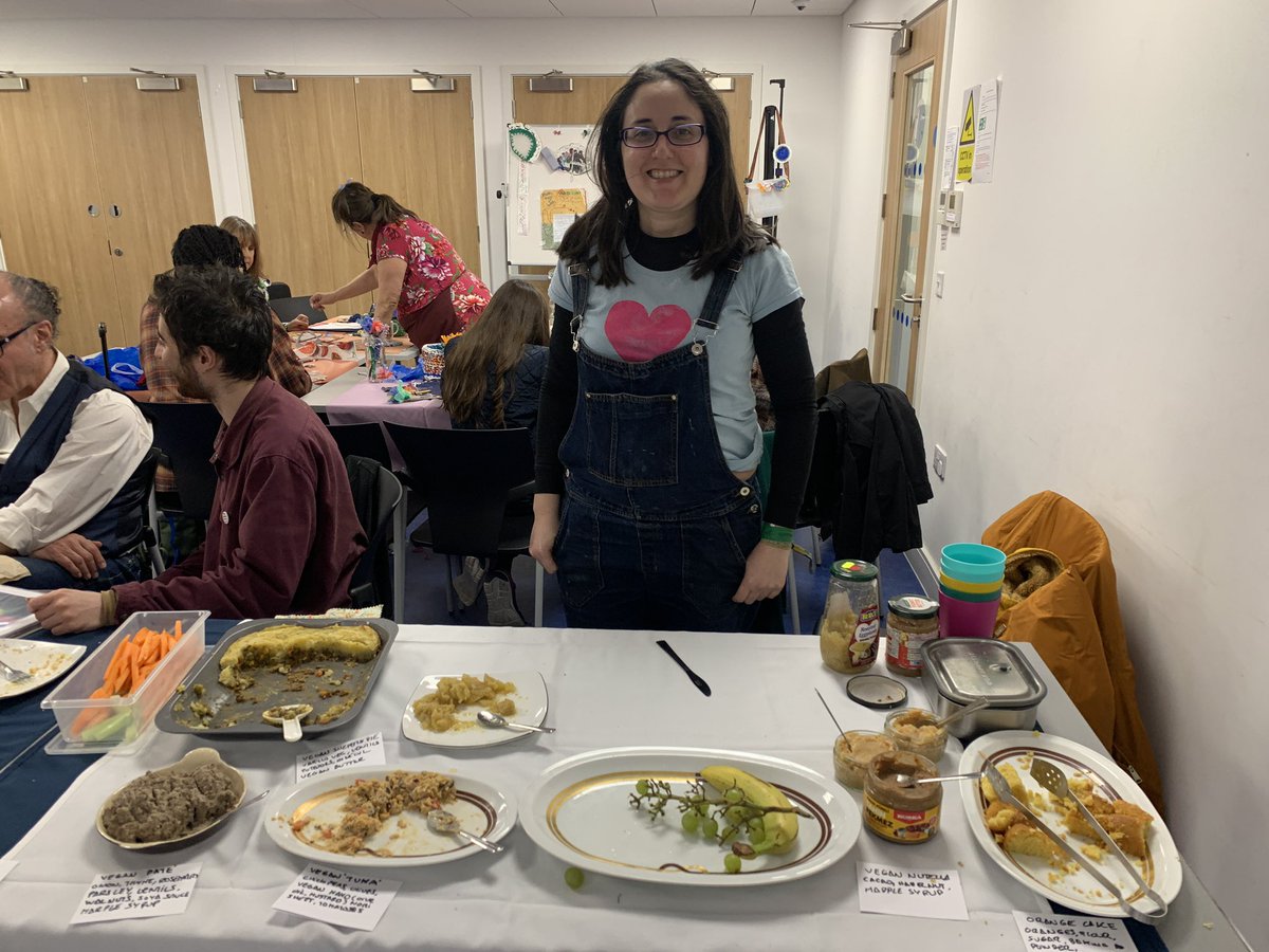 Thank you everyone who visited and supported our second #Finchley Sharing Space! We had a clothes swap, a talk about selling 2nd hand items on @vintedUK, a workshop teaching to knit “plarn” (yarn made from plastic bags) and a vegan spread! More events: ecoshowandtell.org/events