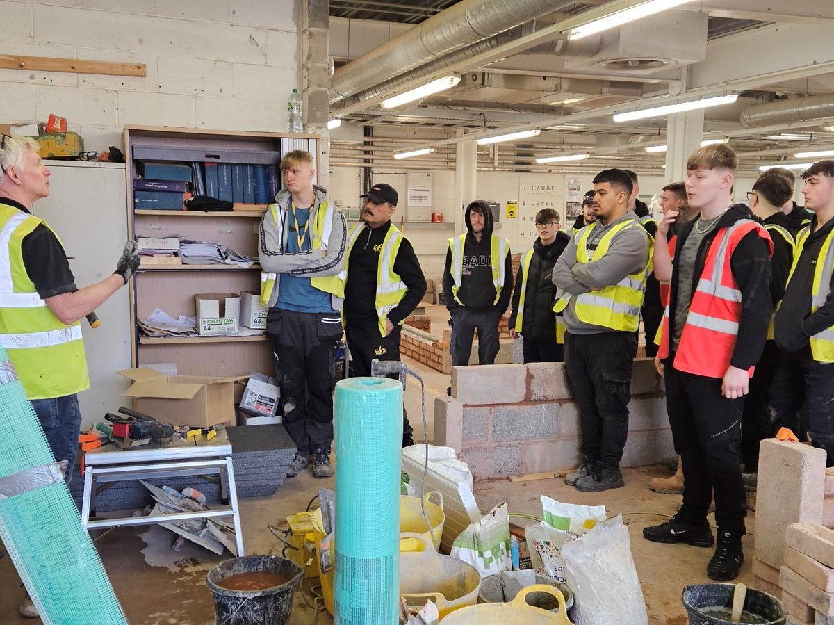 We had @WetherbyEWI join us to educate our Level 1 and Level 2 Bricklaying students on External Wall Installations. This new insulation method, positioned outside the building, promises greater efficiency! 💡 #BuildingTheFuture