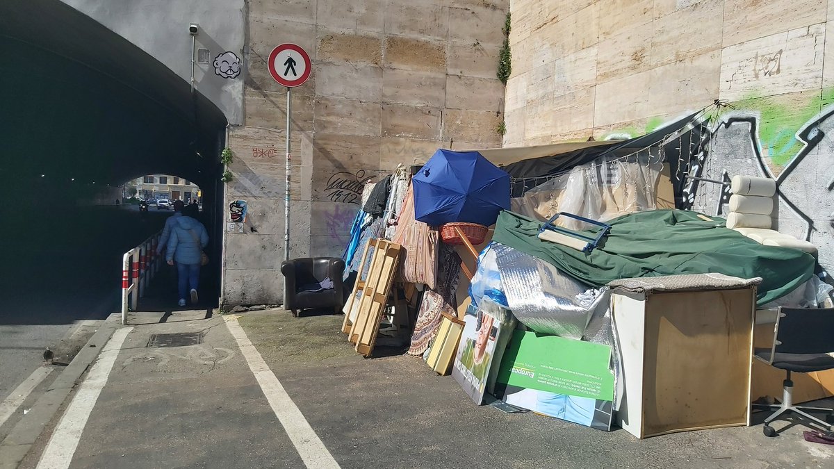 Degrado? Esclusione sociale?
I prezzi degli affitti delle stanze sono aumentati...

@fenom_urb @romafaschifo @DilloaNoiRoma @romatristezza