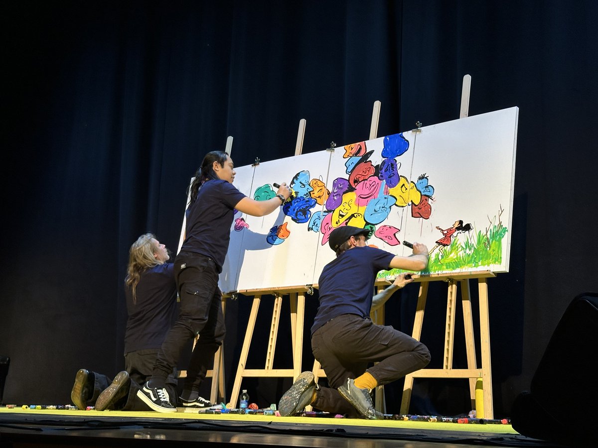 IFE_Educa's tweet photo. El 20 de marzo, @IF_Madrid acogió a los artistas de #BattleBD para celebrar la #Francofonía con dibujos basados en expresiones francófonas🖌️El acto fue inaugurado por el Consejero Cultural @TallonEric1 , que pronunció un discurso en el que destacó la riqueza del mundo francófono! https://t.co/Da1DqYjjB8
