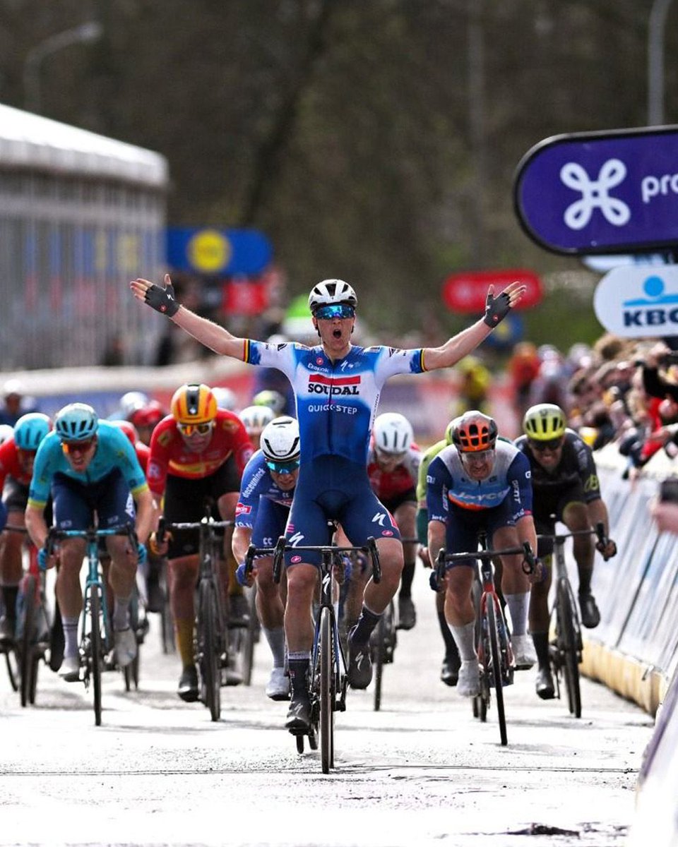 6Dnutrition's tweet photo. Congratulations @MerlierTim! 👏🍾
After a tremendous sprint, he took his 7th victory of the season in Flanders oldest spring-classic Scheldeprijs Official. 🚴💨
📷 credit: @gettysport
#inspiredbyathletes #drivenbyscience https://t.co/Gn2tpYMUzs