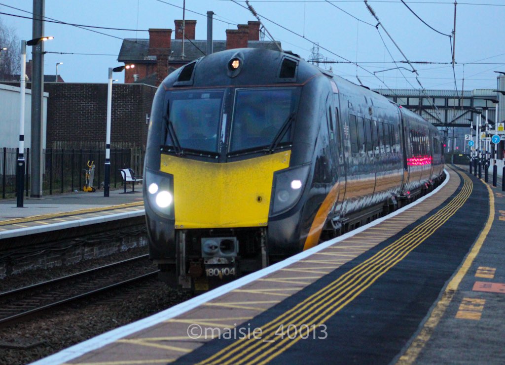 maisie_40013's tweet image. 180104 speeds through Grantham working 1D81 1627 London Kings Cross to Bradford Interchange #class180 #adelante #grandcentral #grantham #ecml