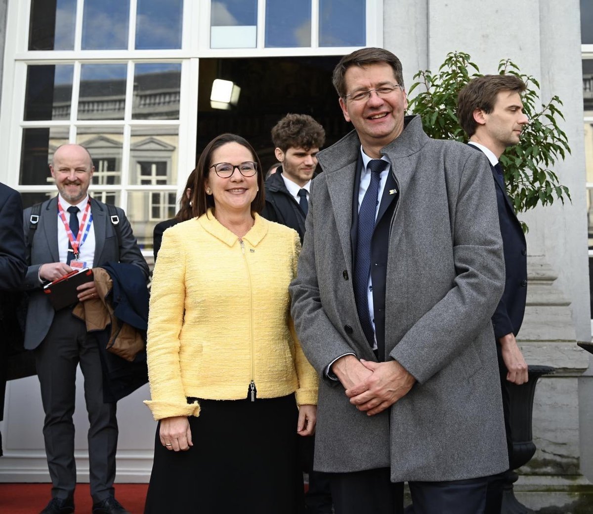 🇫🇷🤝🇱🇺 Grand plaisir de faire connaissance de @P_Vergriete, Ministre délégué chargé des Transports de la France. Beaucoup de choses à discuter pour améliorer les connexions transfrontalières 🛣️ 🚆 🚌. On s’est donné rdv pour avancer de façon concrète.