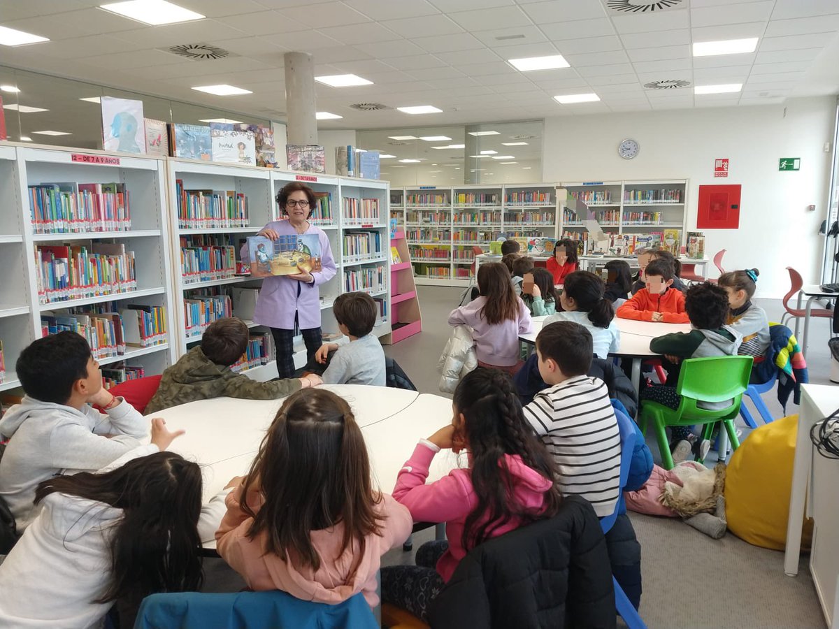 Estos días los niños y niñas del CEIP Martín Baró han visitado la #BibliotecaParquesolVLL. Como siempre, nos lo hemos pasado fenomenal. ¡Volved pronto! #visitasescolares #fomentolector #redbmvalladolid